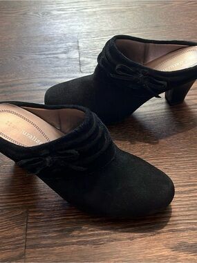 Naturalizer Black Suede Bow-Trim Block Heel Mules